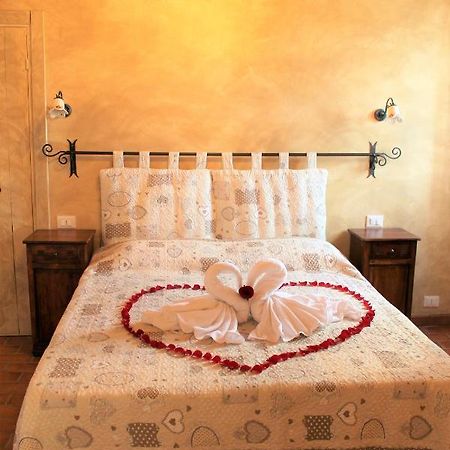 La Casa Delle Rondini Bed & Breakfast Roncoferraro ภายนอก รูปภาพ