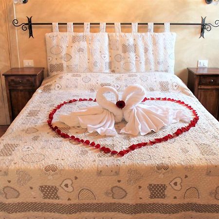 La Casa Delle Rondini Bed & Breakfast Roncoferraro ภายนอก รูปภาพ