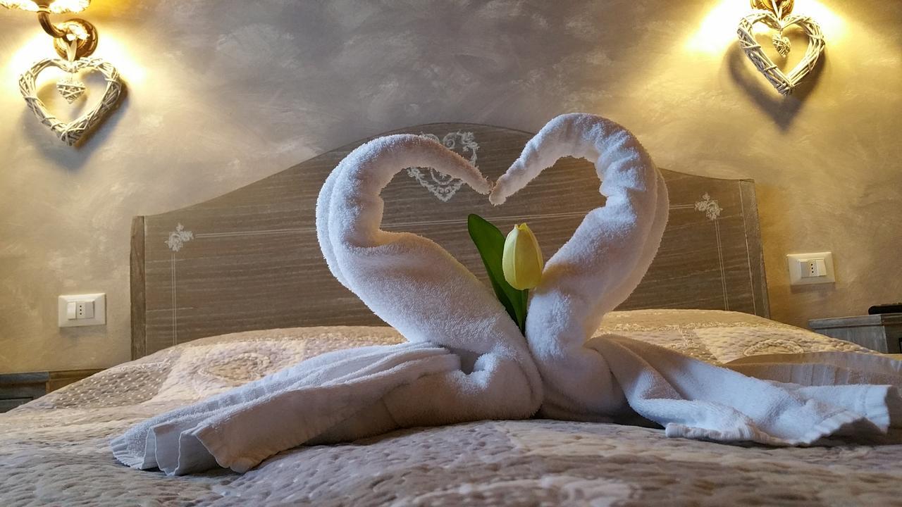 La Casa Delle Rondini Bed & Breakfast Roncoferraro ภายนอก รูปภาพ