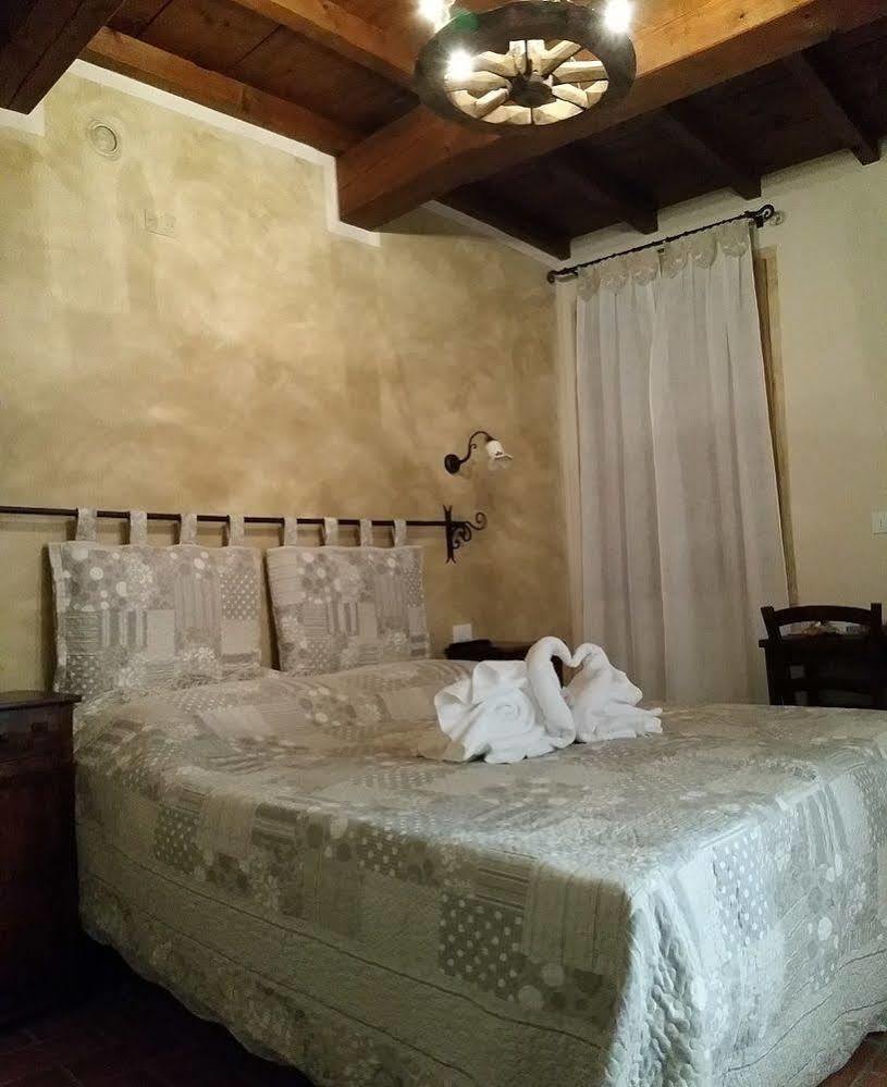 La Casa Delle Rondini Bed & Breakfast Roncoferraro ภายนอก รูปภาพ