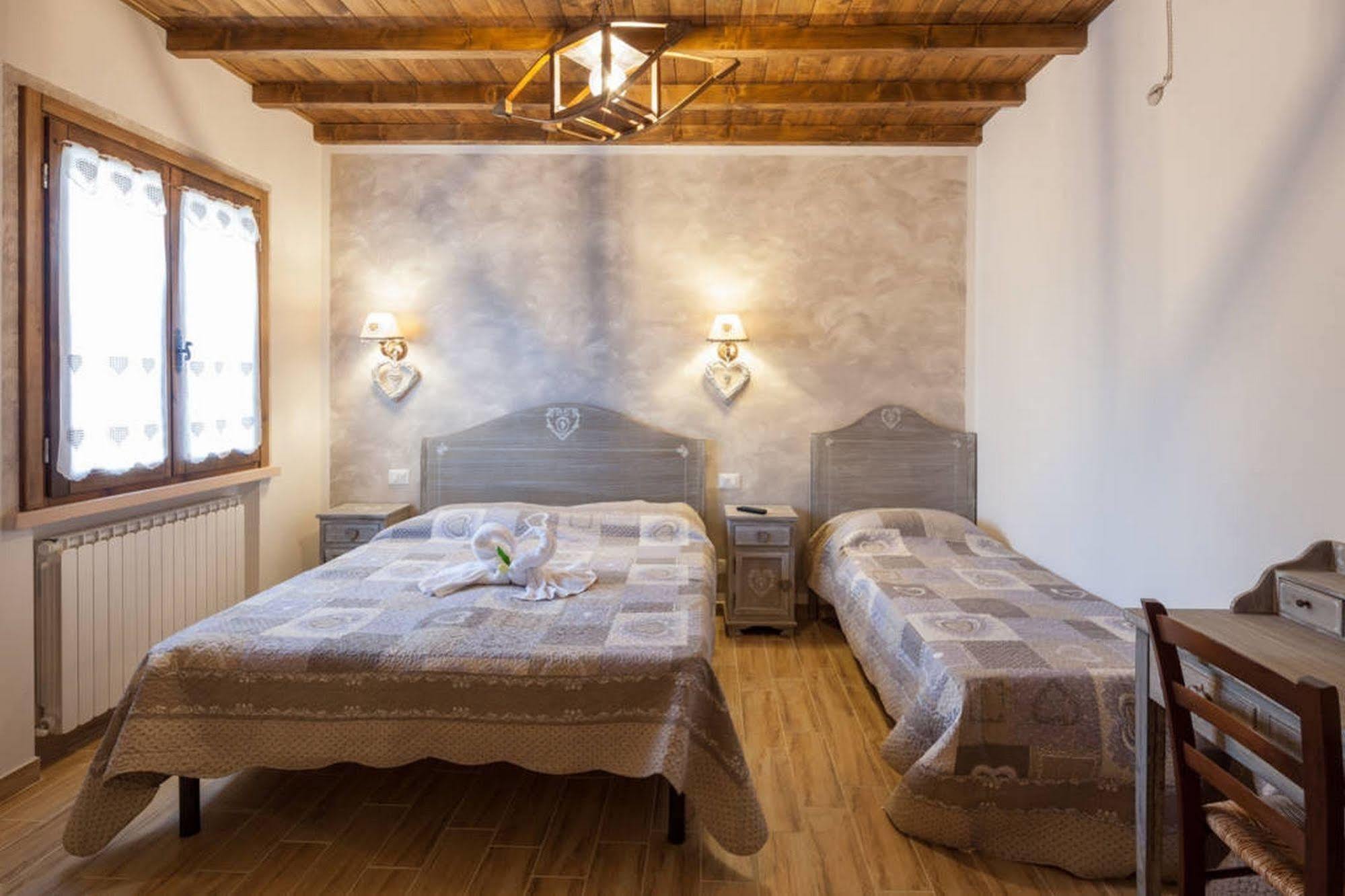La Casa Delle Rondini Bed & Breakfast Roncoferraro ภายนอก รูปภาพ