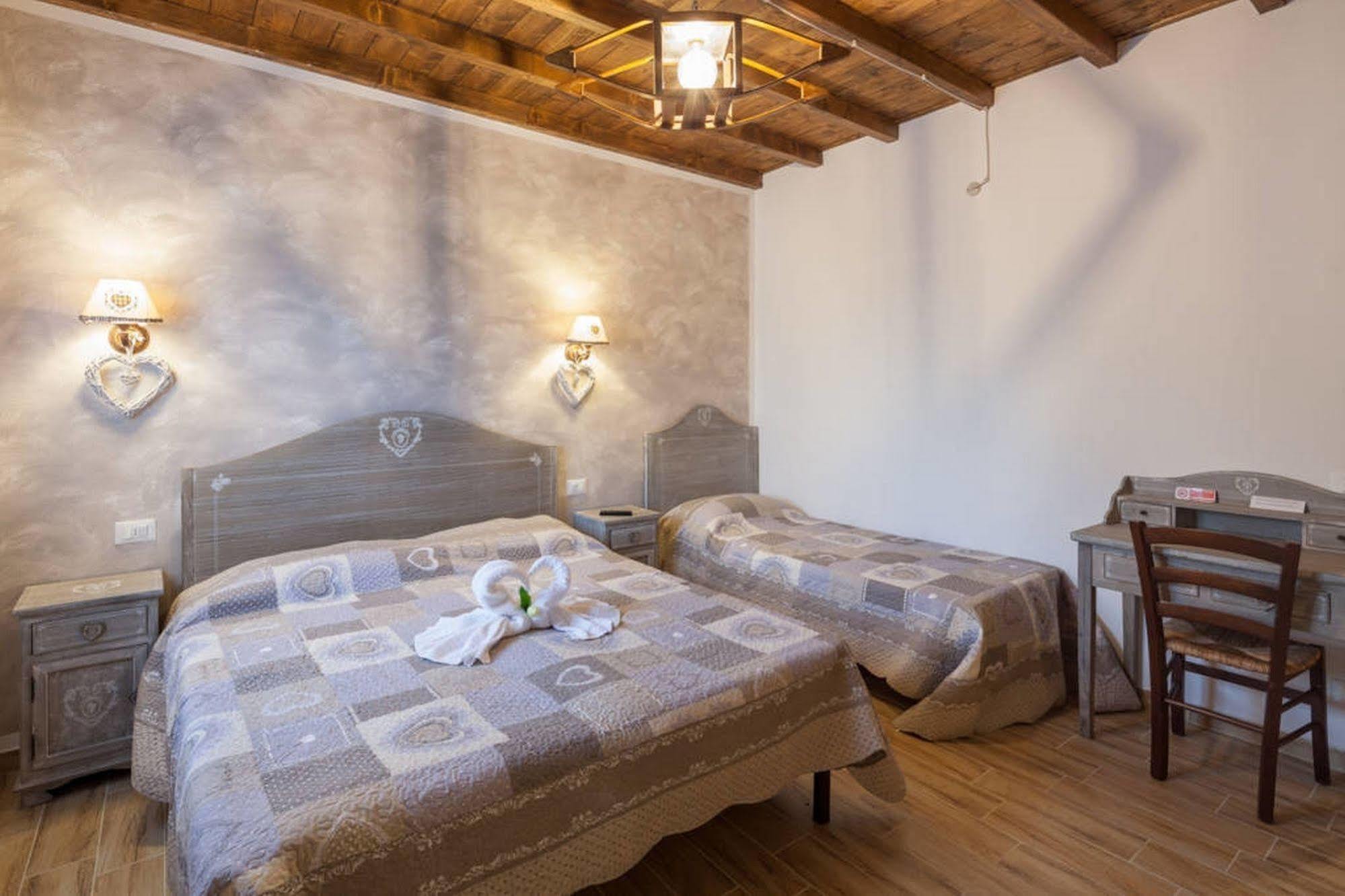 La Casa Delle Rondini Bed & Breakfast Roncoferraro ภายนอก รูปภาพ