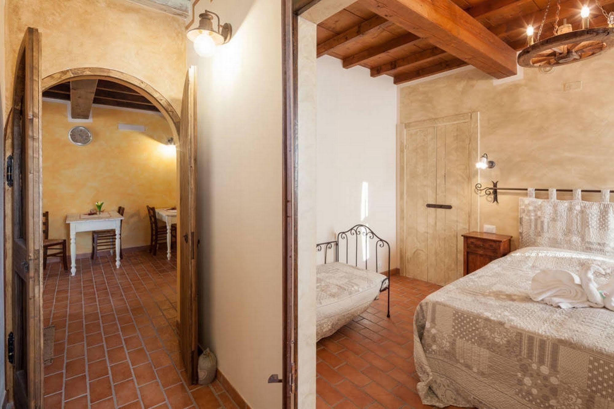 La Casa Delle Rondini Bed & Breakfast Roncoferraro ภายนอก รูปภาพ