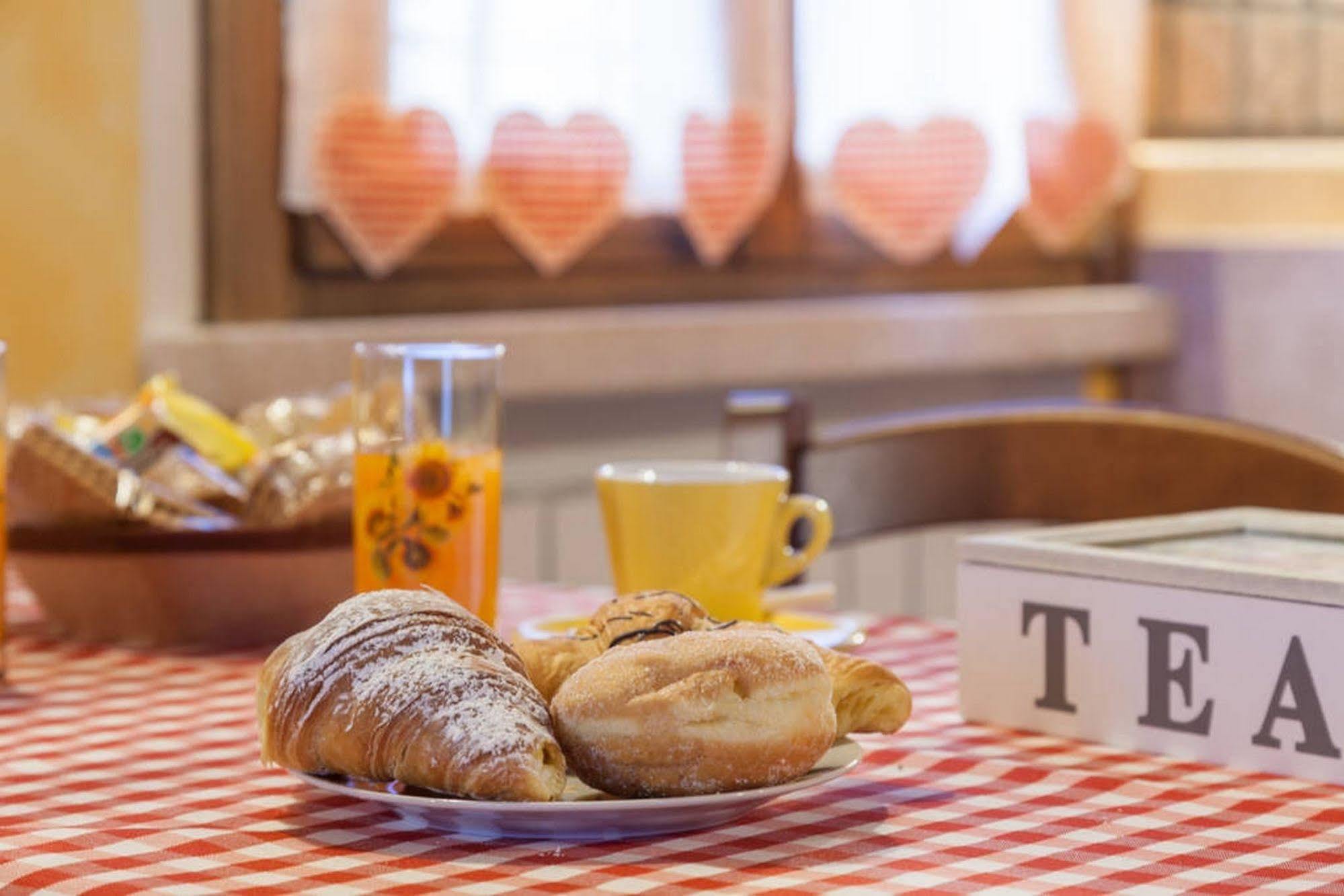 La Casa Delle Rondini Bed & Breakfast Roncoferraro ภายนอก รูปภาพ