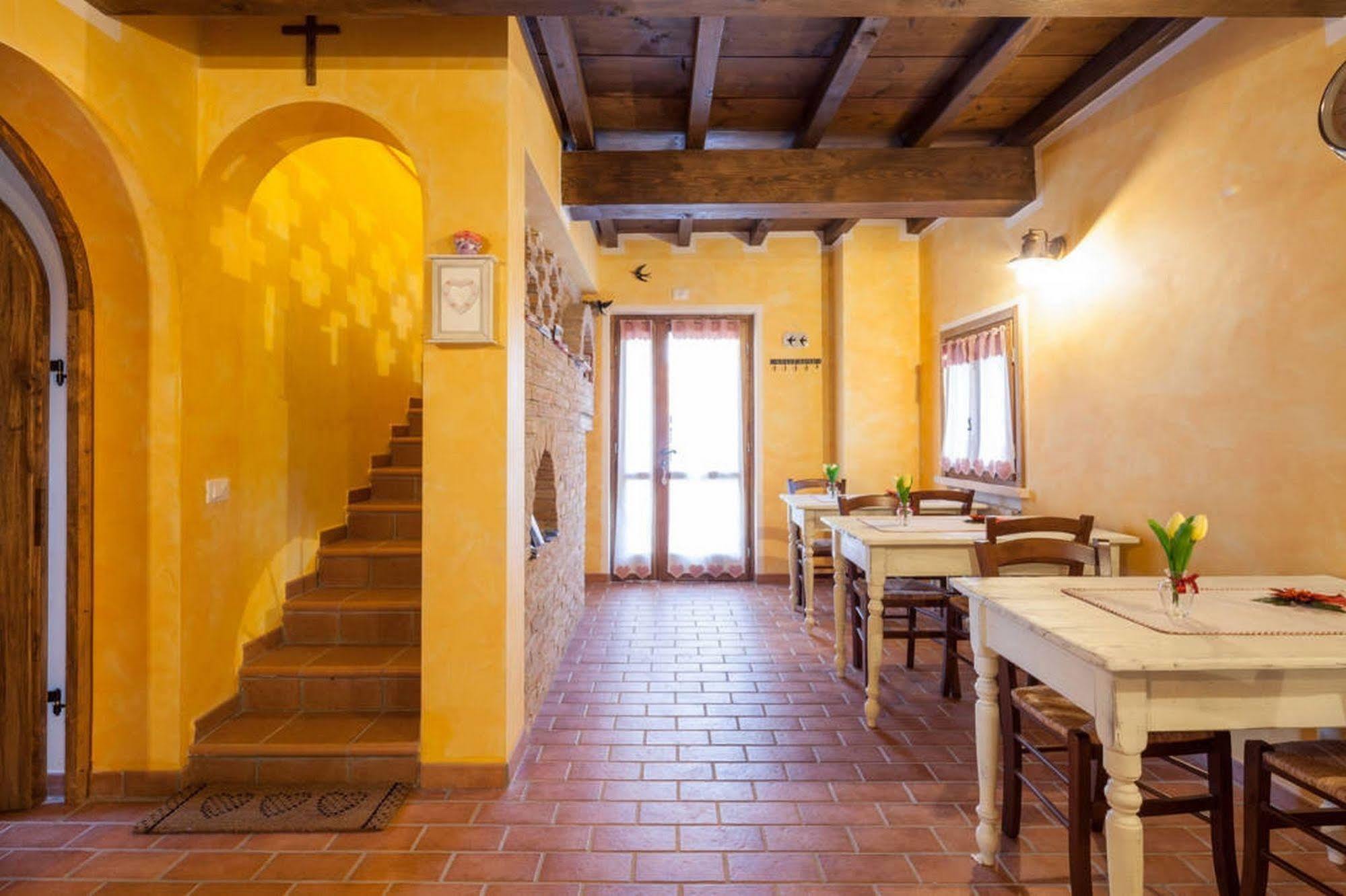 La Casa Delle Rondini Bed & Breakfast Roncoferraro ภายนอก รูปภาพ