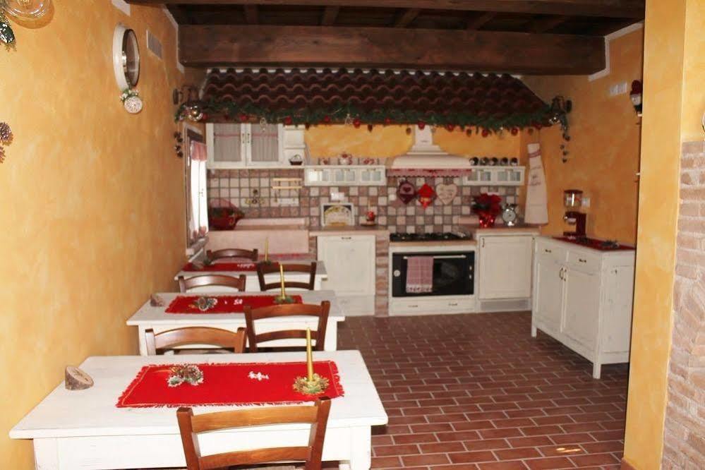 La Casa Delle Rondini Bed & Breakfast Roncoferraro ภายนอก รูปภาพ