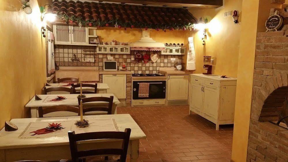 La Casa Delle Rondini Bed & Breakfast Roncoferraro ภายนอก รูปภาพ