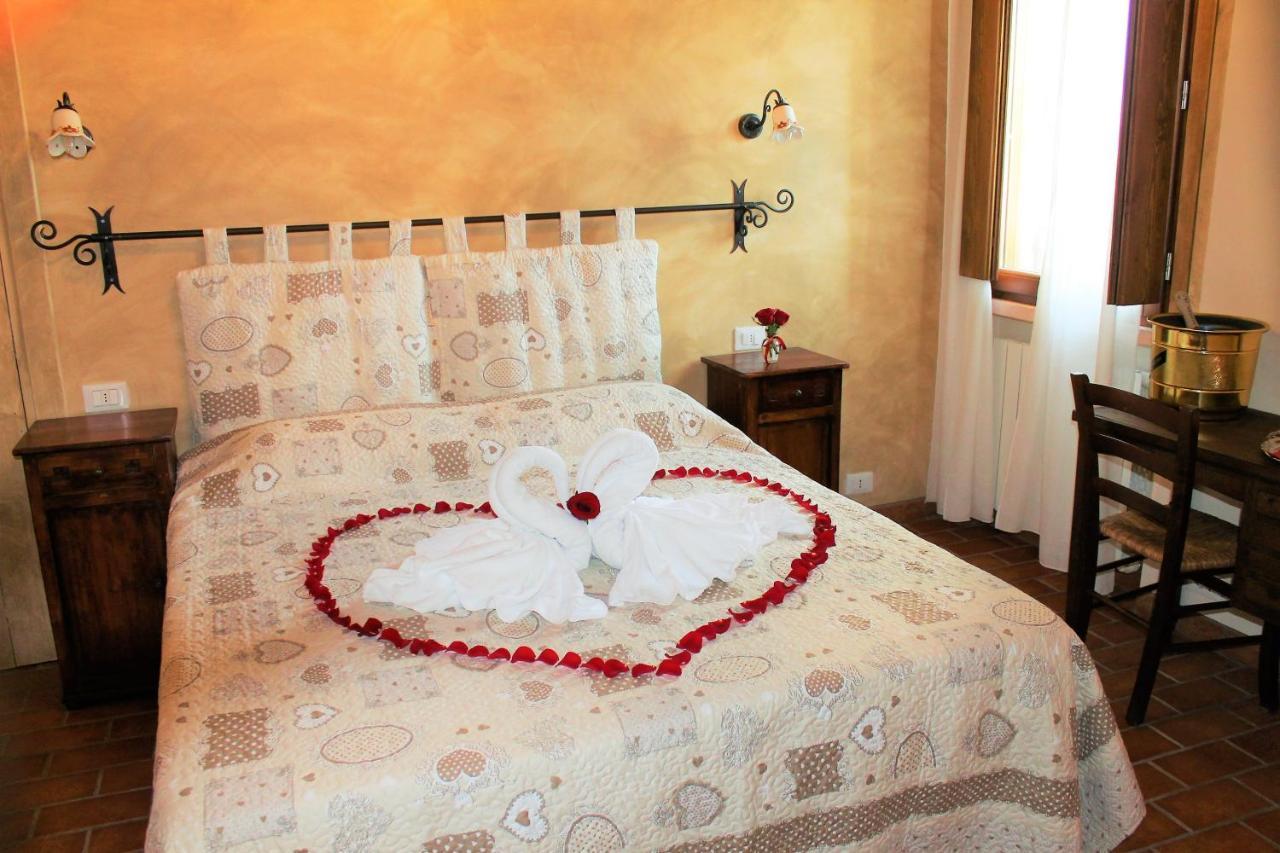 La Casa Delle Rondini Bed & Breakfast Roncoferraro ภายนอก รูปภาพ